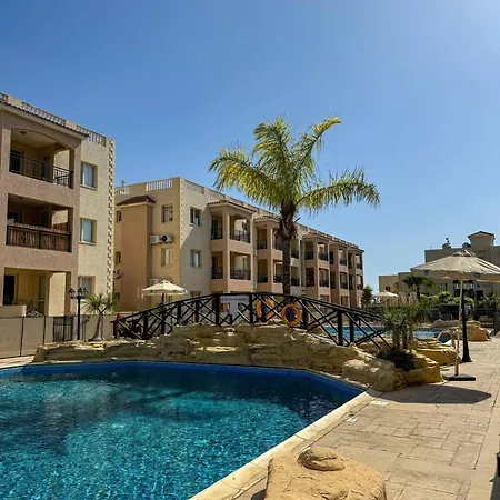Royal-seacrest Oasis, Pool-side 파포스